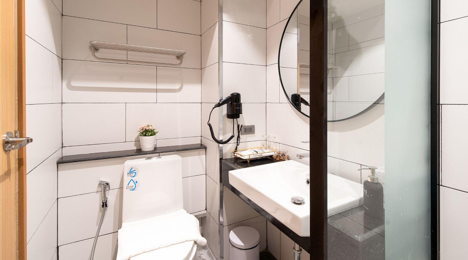 Bathroom 5, INFINITE HOTEL @KASET, Chatuchak