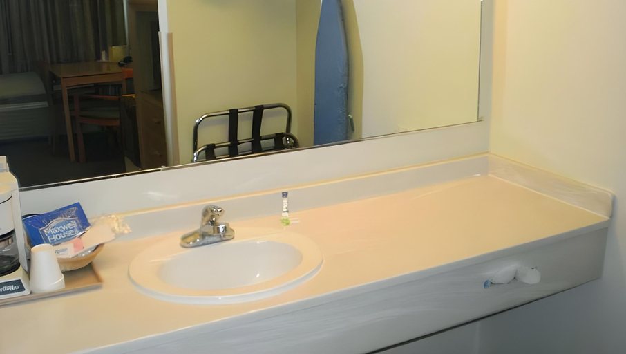 Bathroom 3, Magnuson Hotel Ely, White Pine