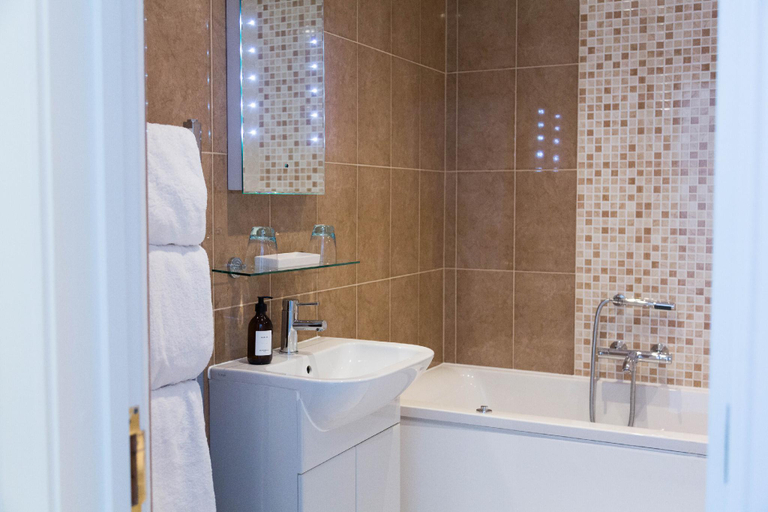 Bathroom 4, Seaflowers, Devon