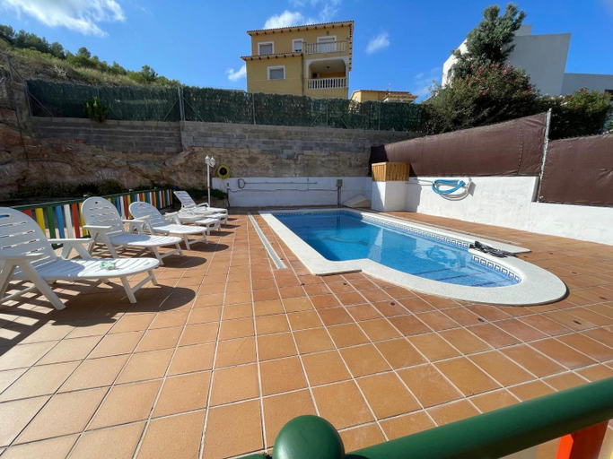 Sport & Beauty 2, Pet-Friendly Villa with Pool, Tarragona