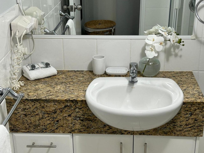 Bathroom 4, Bargara Blue Resort, Burnett  - Pt A