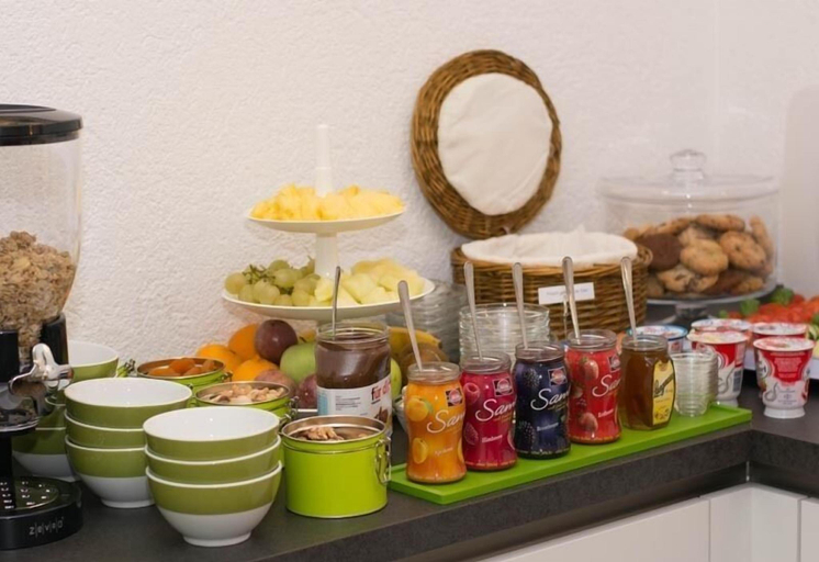 Food & Drinks 5, B&B Outlet Hotel - Metzingen - Bad Urach - Free Parking, Reutlingen