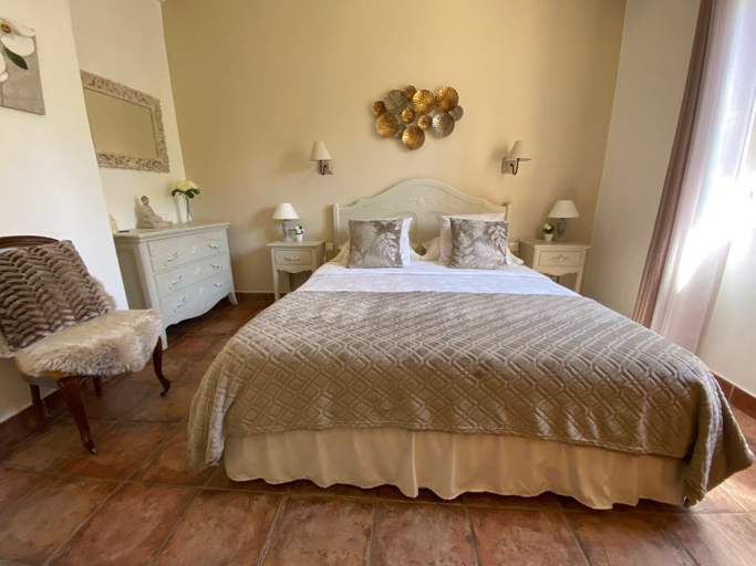 Bedroom 3, Mas Beau Soleil & Spa Cottages DeCharme avec Jacuzzi&Jardin Prives, Bouches-du-Rhône