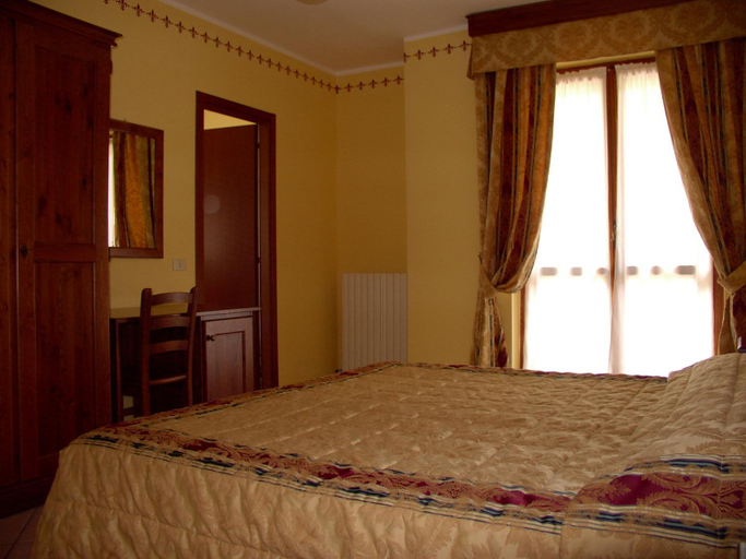 Bedroom 2, HOTEL LONDRA Locanda Occitana, Cuneo