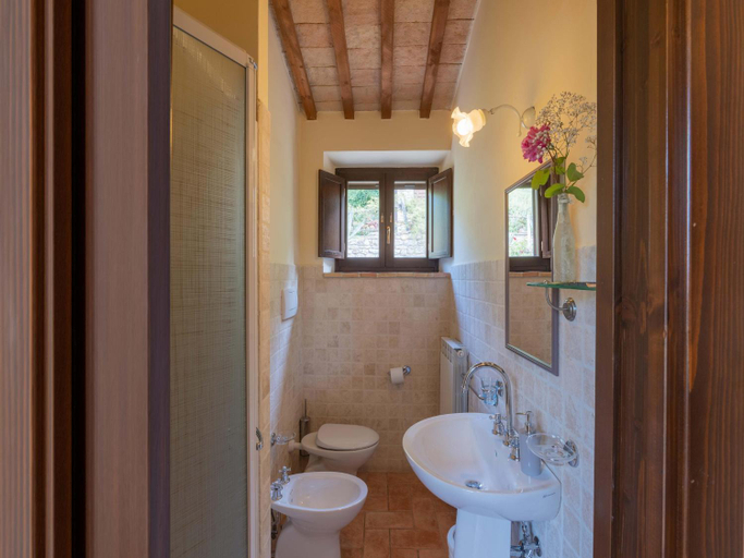 Bathroom 2, Getaway in the Sibillini Hills, Macerata