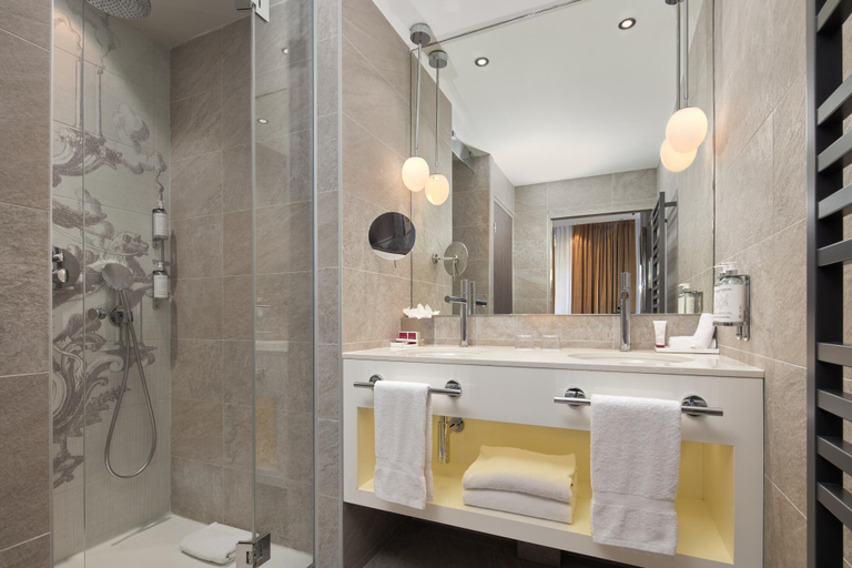 Bathroom 5, La Lanterne & Spa by Timhotel, Paris