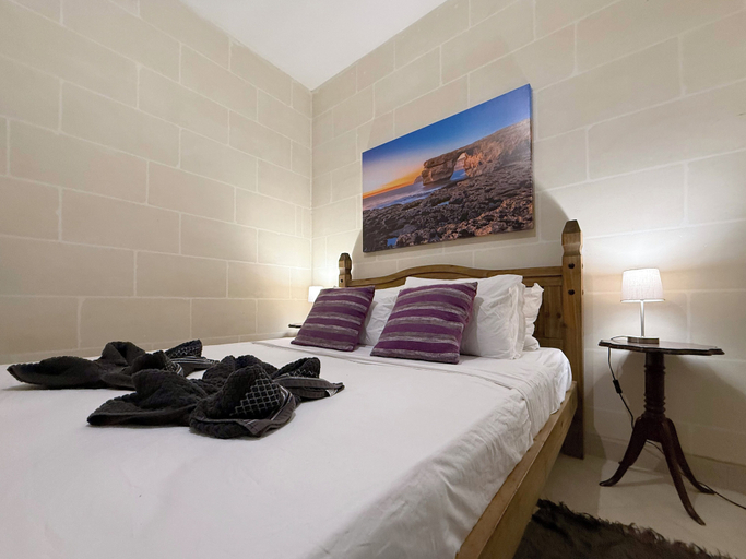 Interior 4, Traditional Maltese 3BD Apartment