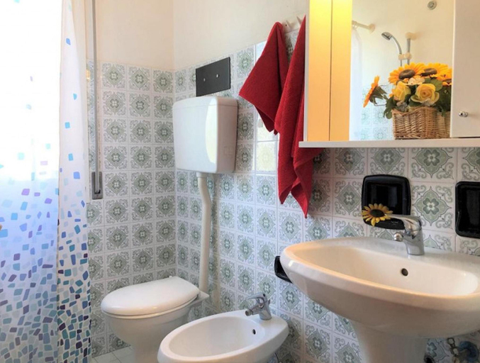 Bathroom, Two Bedroom Aprtament with Beach Place, Venezia