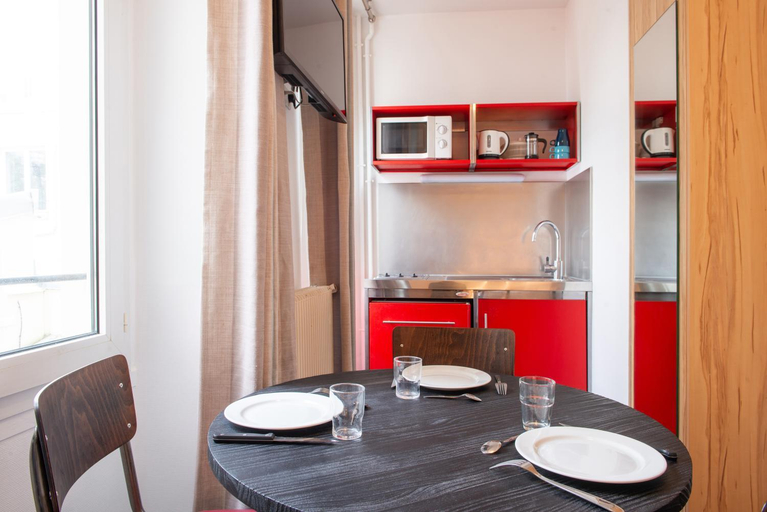 Others 5, Family Residence, Paris