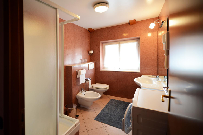 Bathroom 3, Albergo Venaria Reale da Matteo, Cuneo