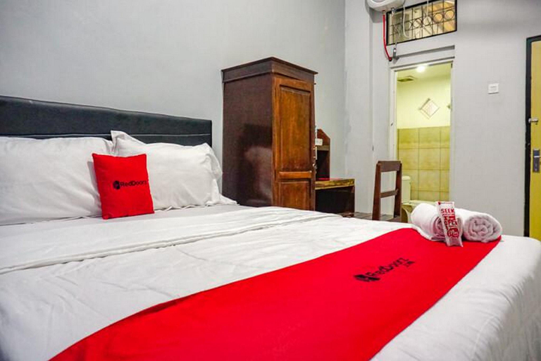 Bedroom 4, RedDoorz near Penimbangan Beach Singaraja, Buleleng
