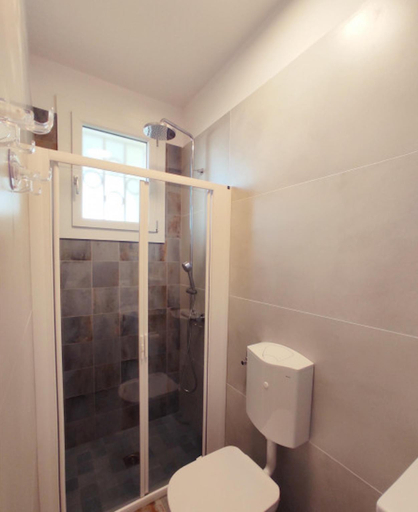 Bathroom 3, Lovely studio flat flat near the beach - Reserved parking space by Beahost, Venezia