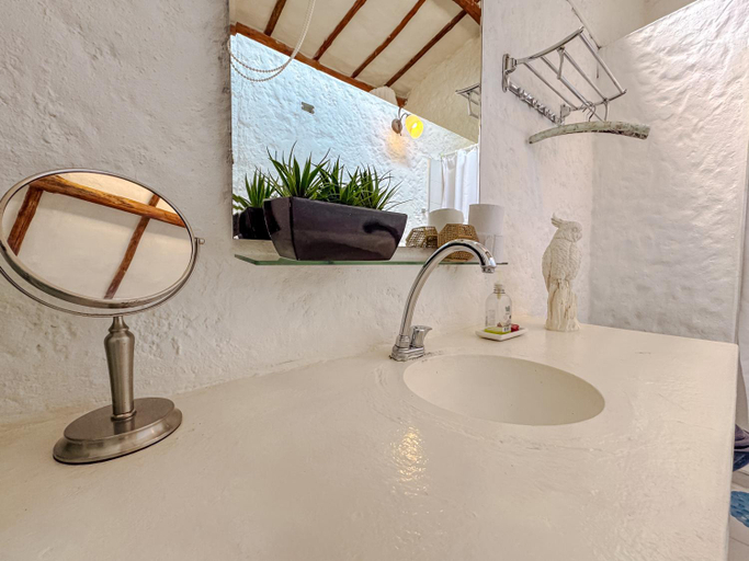 Bathroom 3, Hosteria Casa del Angel, Villavieja