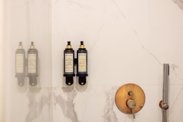 Food & Drinks 4, Mouzinho da Silveira 215 by LovelyStay, Porto