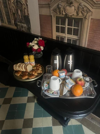 In-room dining, Imperial Suite & Spa, Pas-de-Calais