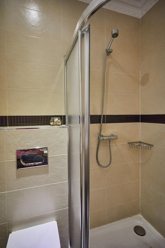 Bathroom 3, Hostal Barrera, Madrid