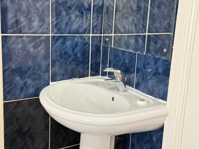 Bathroom 3, Airport Guest House Heathrow, Slough