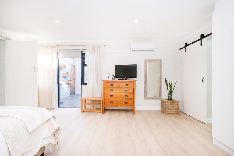 Bedroom 2, 10VDW Self Catering Apartments-Newly Renovated!, City of Cape Town