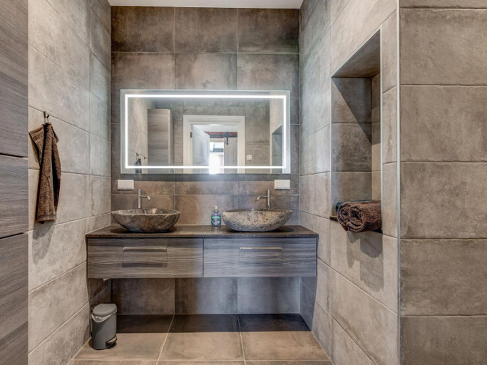 Bathroom, Stylish Farmhouse with Spa Tub, Achtkarspelen