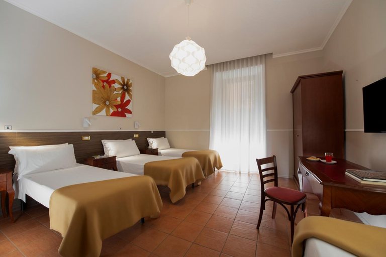 Bedroom 2, Budget Rooms Des Arts, Roma