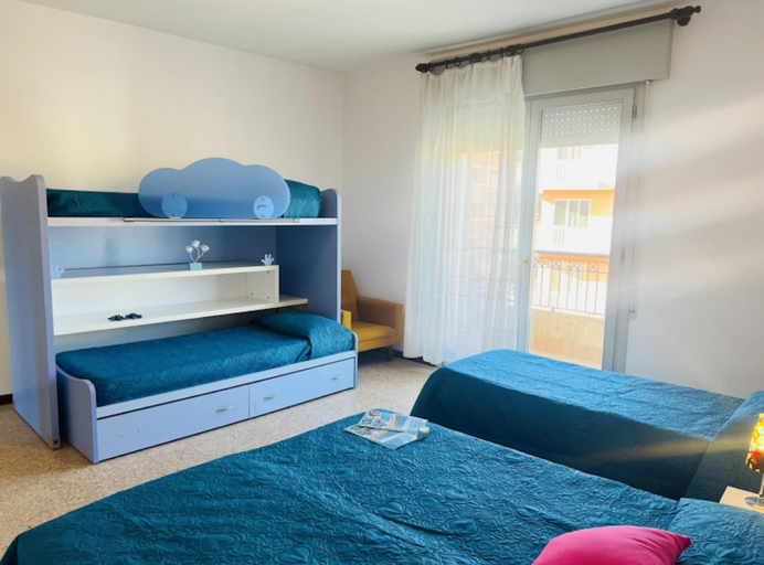 Bedroom 2, Large Apartment for up to 9 guests - Great Location - Including Beach Place, Venezia
