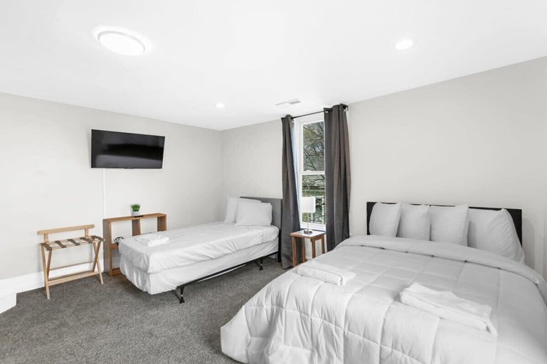 Room 5, Avenue South Serene, Jefferson
