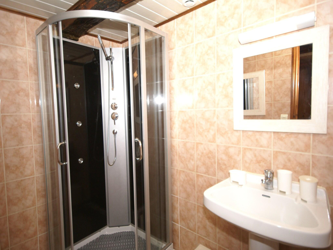 Bathroom, Hideaway in Villeneuve-dAllier, Haute-Loire