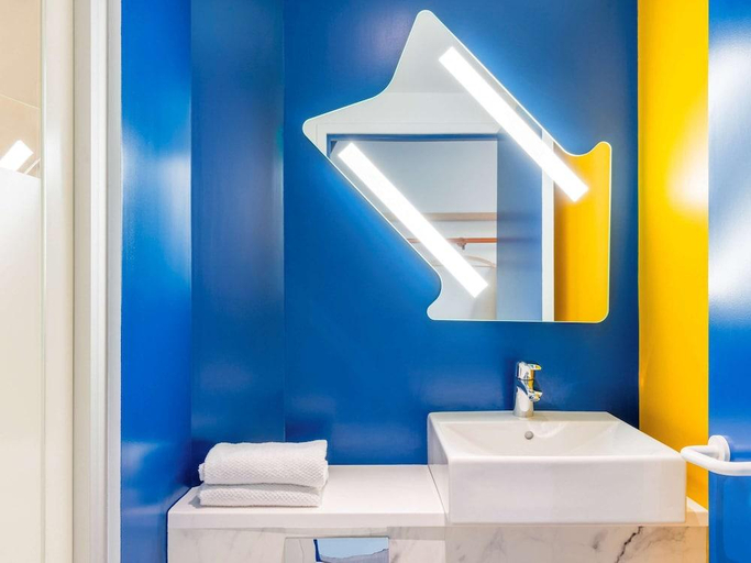 Bathroom 4, Ibis Budget Perigueux Boulazac, Dordogne