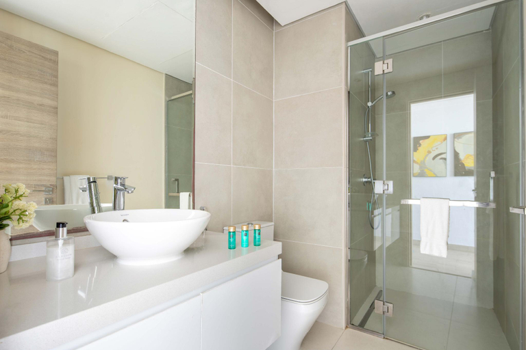 Bathroom, Stunning Studio in Dubai Marina, Dubai