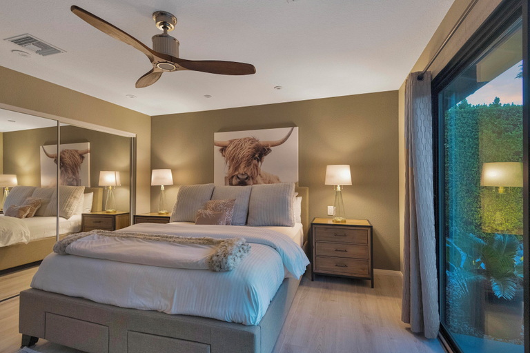 Room 5, Casa San Marino, Riverside