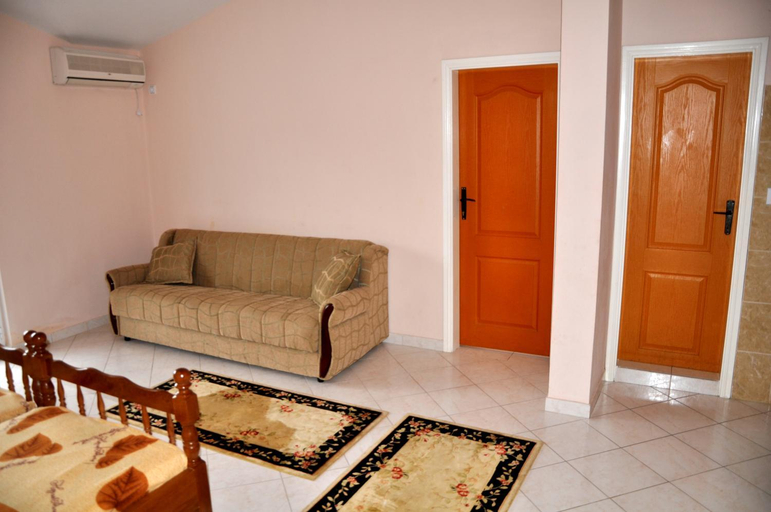 Others 5, Apartments Perezaj