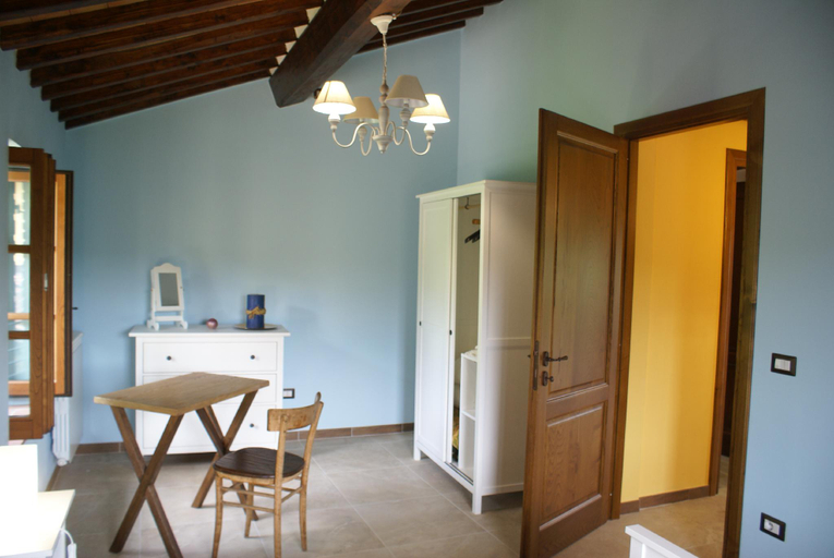 Bedroom, Casa Tramonto Barga ristrutturata nel 2021, Lucca