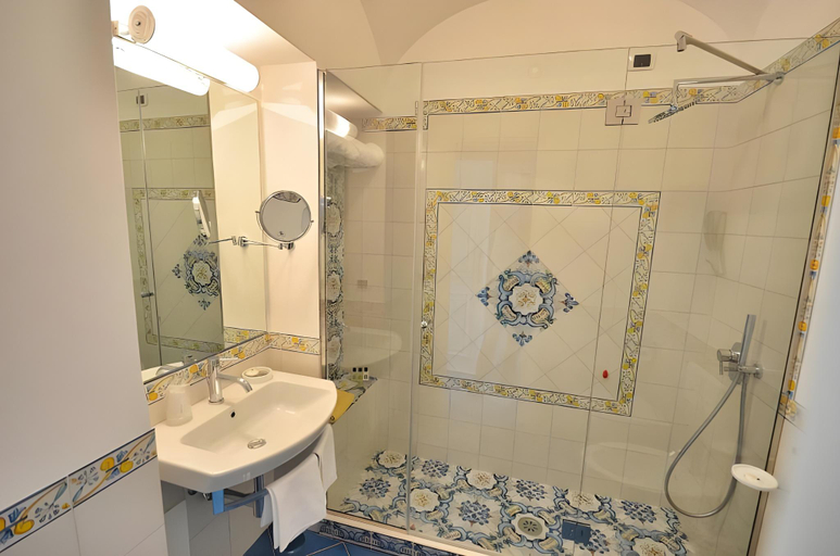 Bathroom, Albergo Gatto Bianco, Napoli