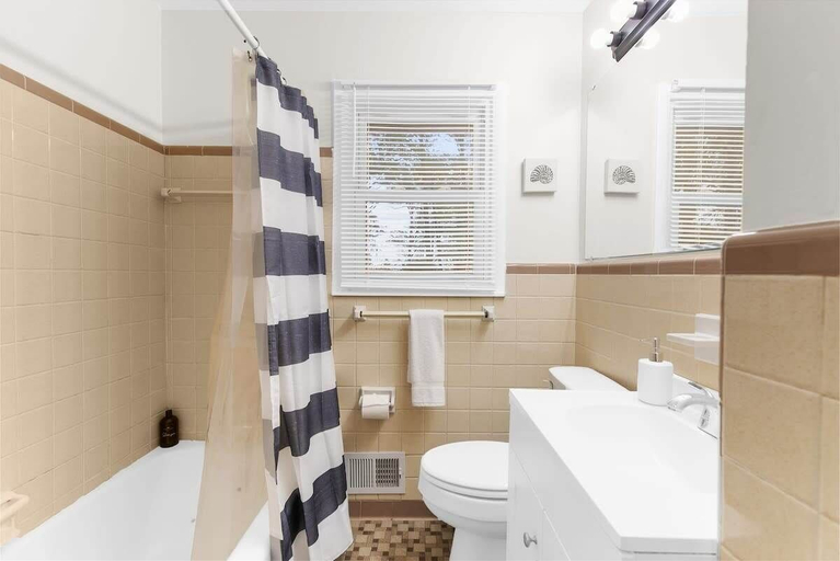 Bathroom 3, Park Drive Picturesque, Jefferson