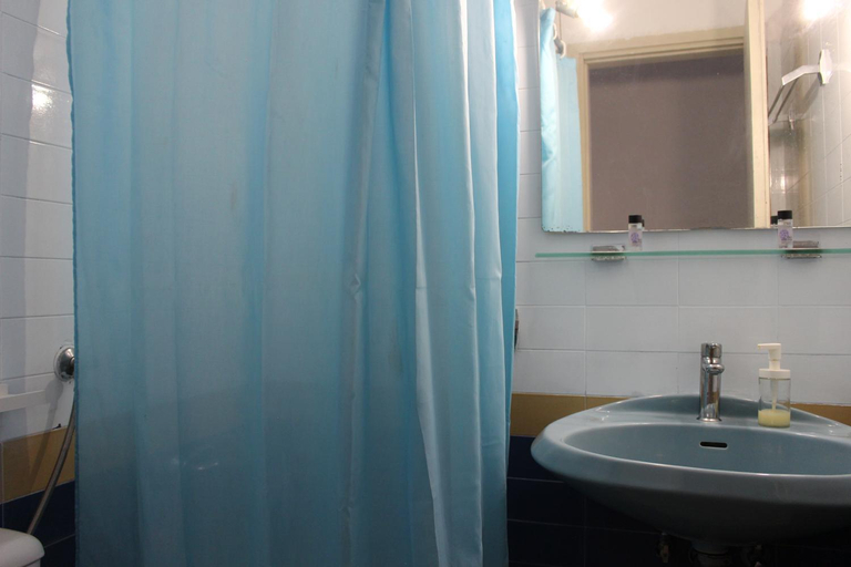 Bathroom 4, Rania Studios, Attica