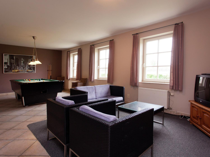 Others 5, Peer Villa with Garden, Limburg