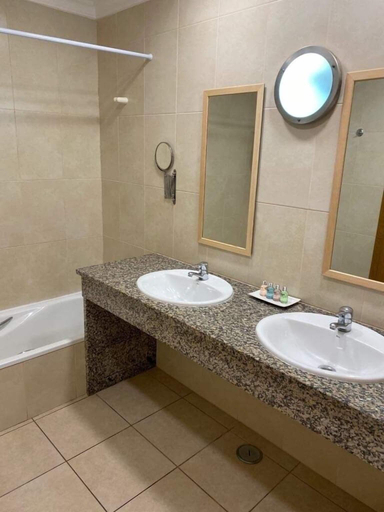 Bathroom 5, Moon Dreams Aqua-Mar, Albufeira