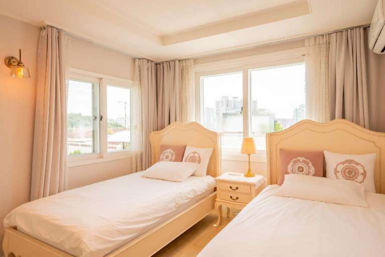 Bedroom 2, Haiyan design house_Feel like a vacation at city, Jongno