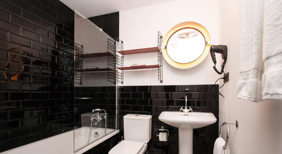 Bathroom 3, Numa Barcelona Roca, Barcelona