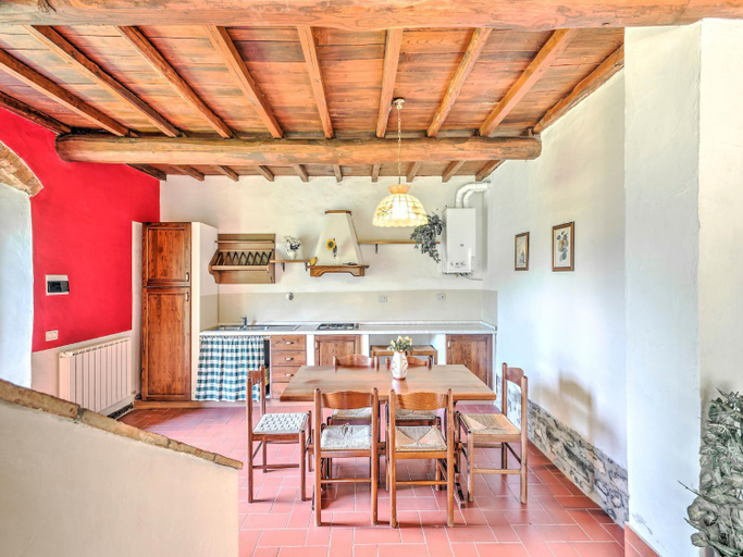 Others 5, Appealing Home with pool, Florence