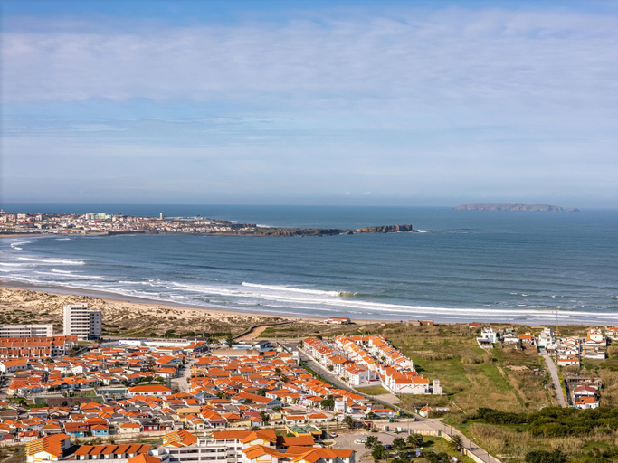 Others 4, Linos House, Peniche