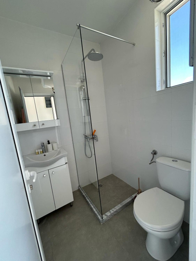 Bathroom 3, Garden Apartments
