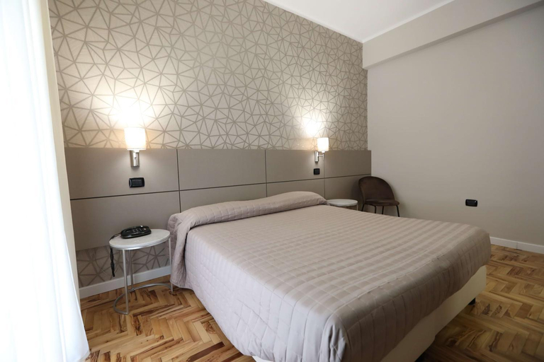 Bedroom 2, Hotel Royal, Cosenza