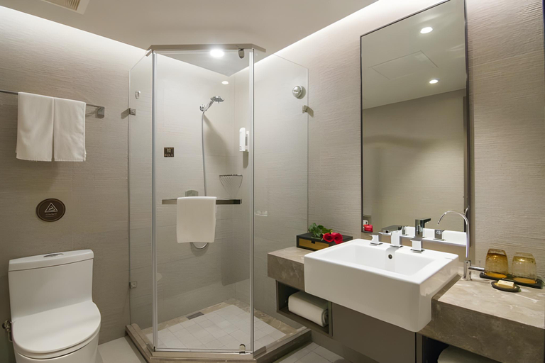 Bathroom 3, Home Inn Plus Dunhua Railway Station, Yanbian Korean
