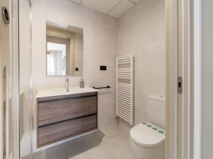 Bathroom 3, Stone Home in Benasque near Scenic Lake, Huesca