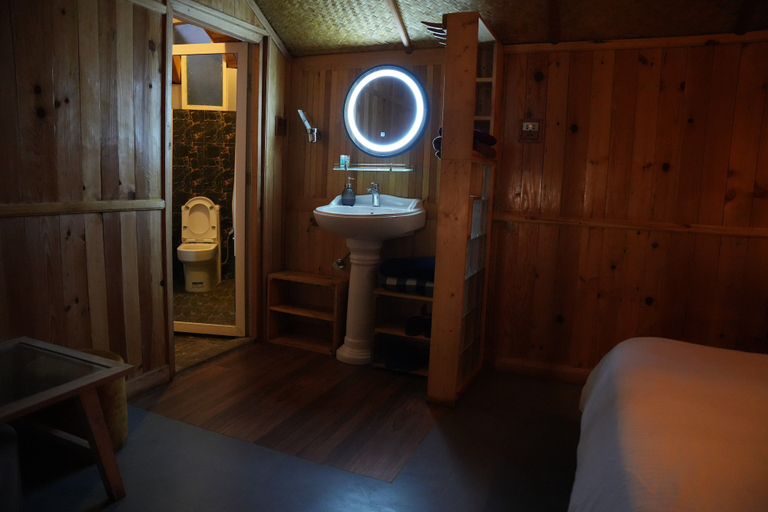 Bathroom 5, Aashraya Bed and Breakfast, Bagmati