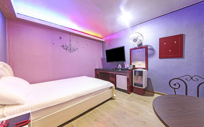 Bedroom 2, Paldo Motel, Yeosu