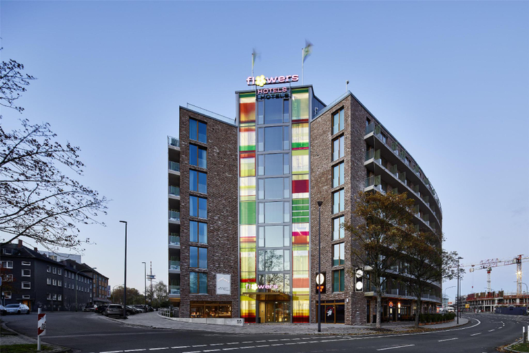 Exterior & Views