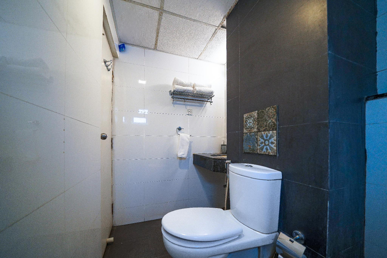 Bathroom 5, Olive Hotel Electronic City by Embassy Group, Bangalore