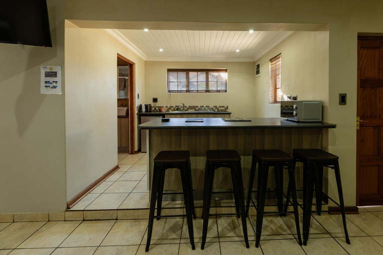 Others 5, Guest Suites on Connor, Mangaung